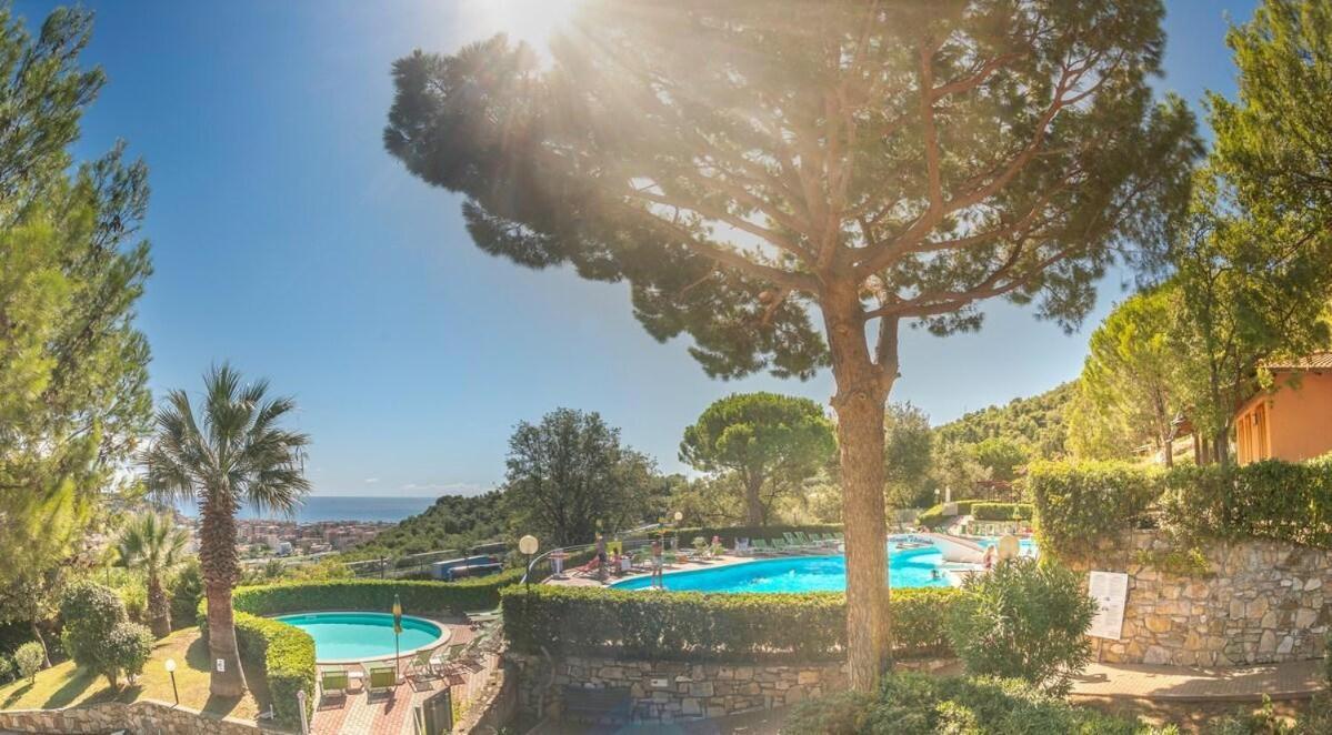 Villino Garden & Pool Otel Marina dʼMarina dʼAndora Dış mekan fotoğraf