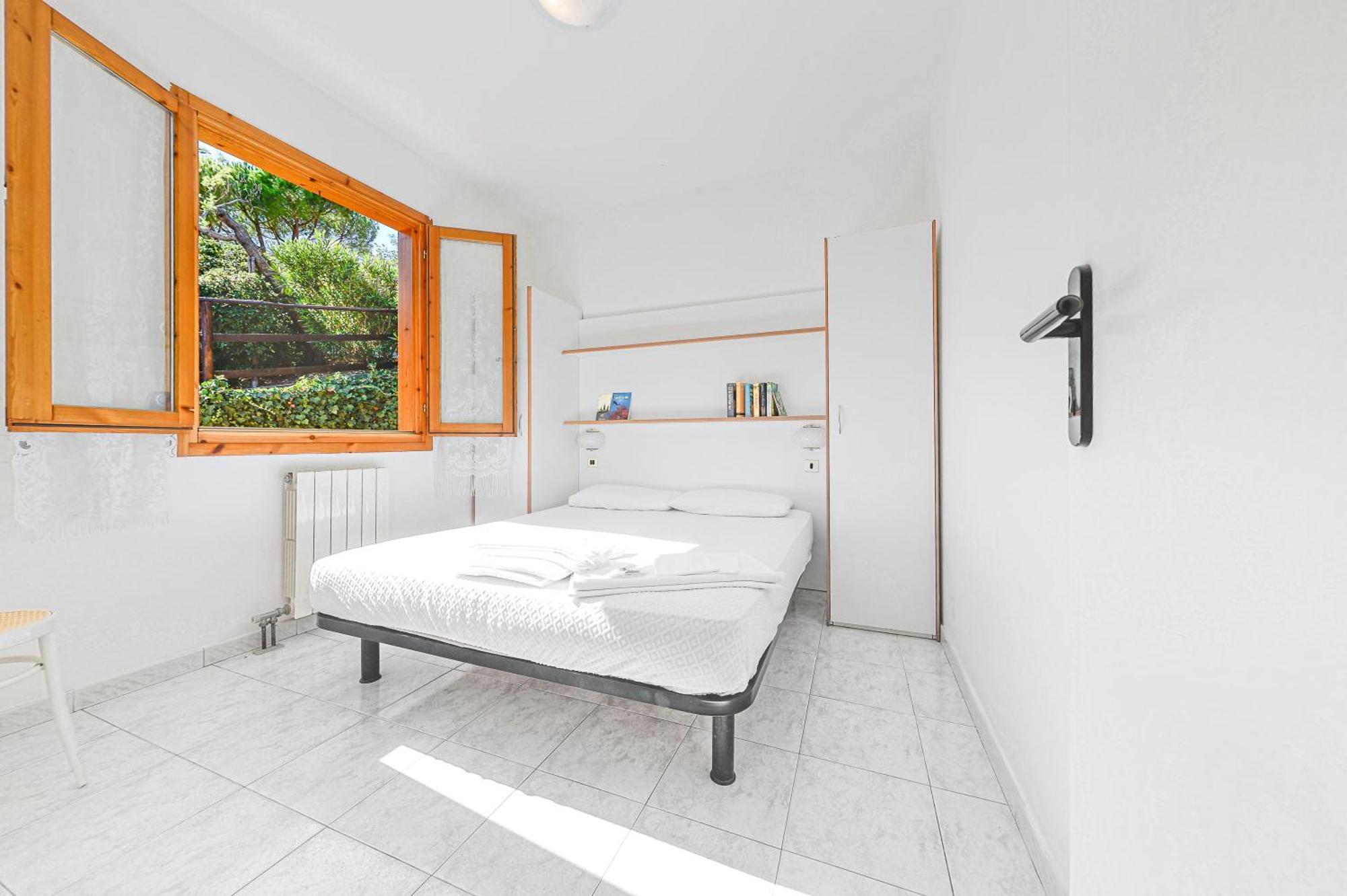 Villino Garden & Pool Otel Marina dʼMarina dʼAndora Dış mekan fotoğraf